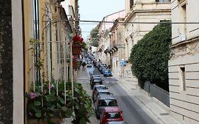 Appartamento di 55 m² con 1 camera(e) e 1 bagno(i) privato(i) in zona Ragusa Centro
